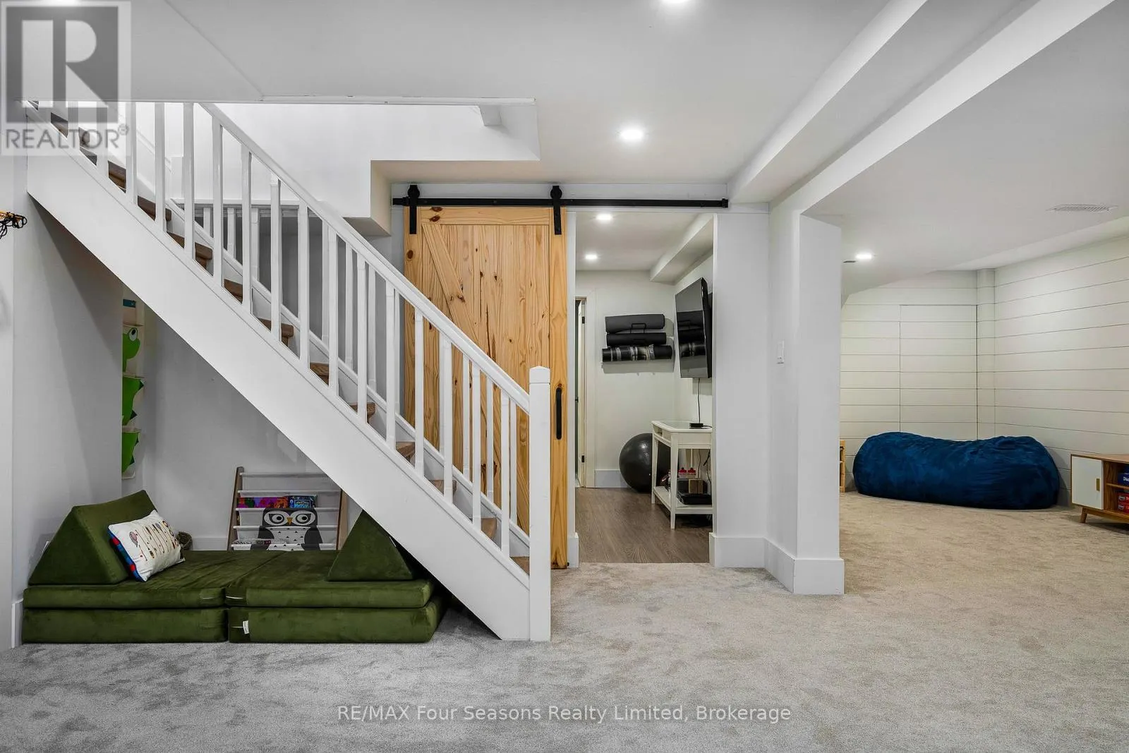 141 ASPEN WAY