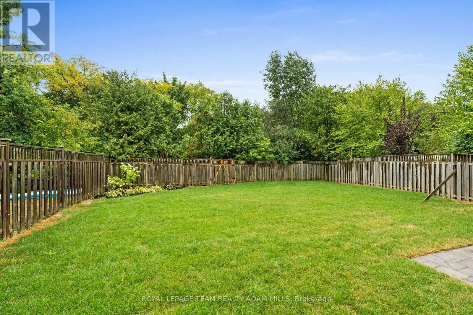 22 FIRESIDE CRESCENT