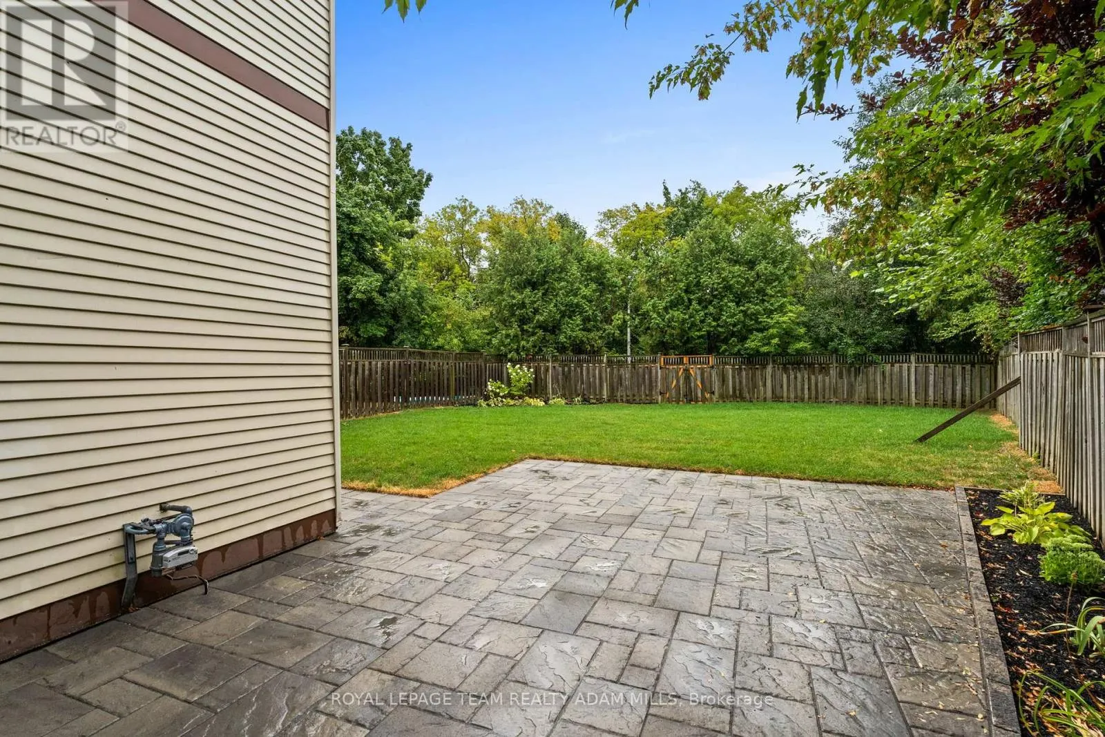 22 FIRESIDE CRESCENT