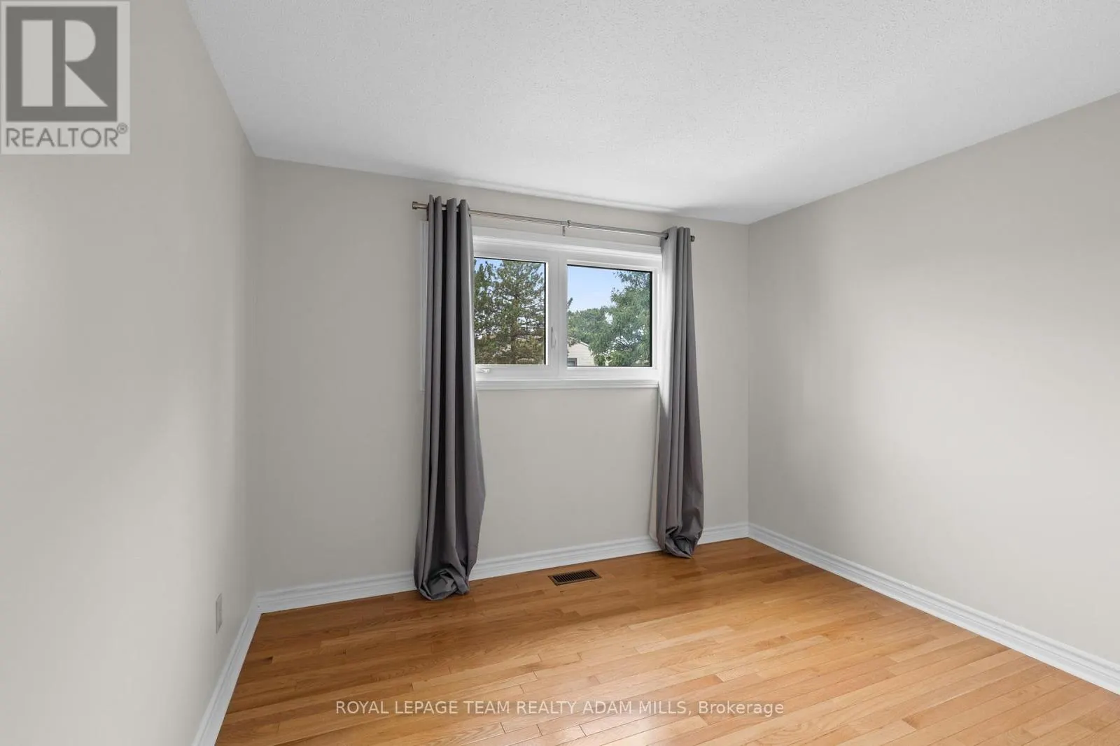 22 FIRESIDE CRESCENT