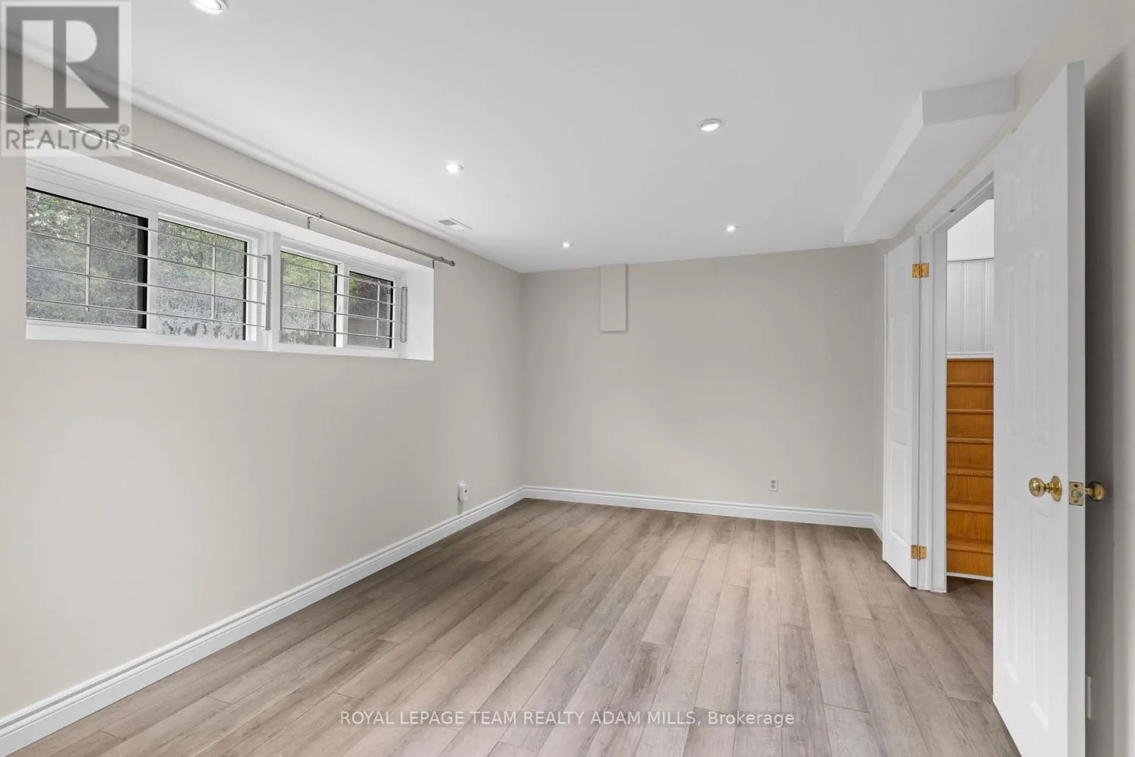 22 FIRESIDE CRESCENT