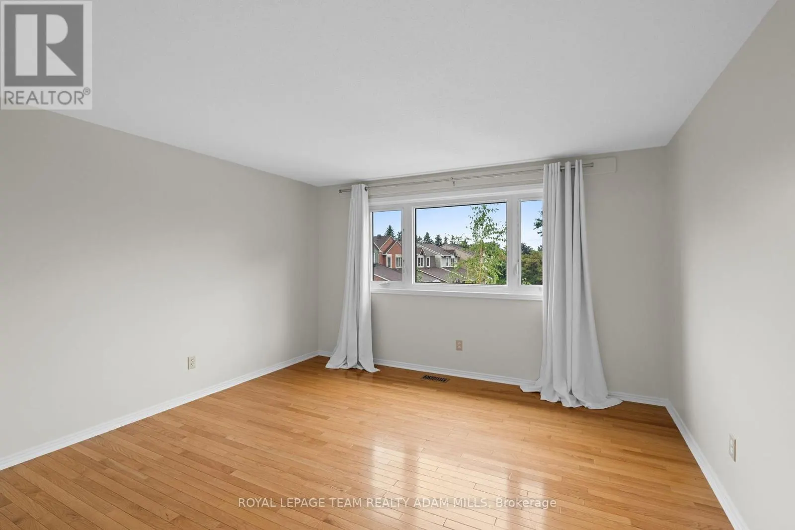 22 FIRESIDE CRESCENT