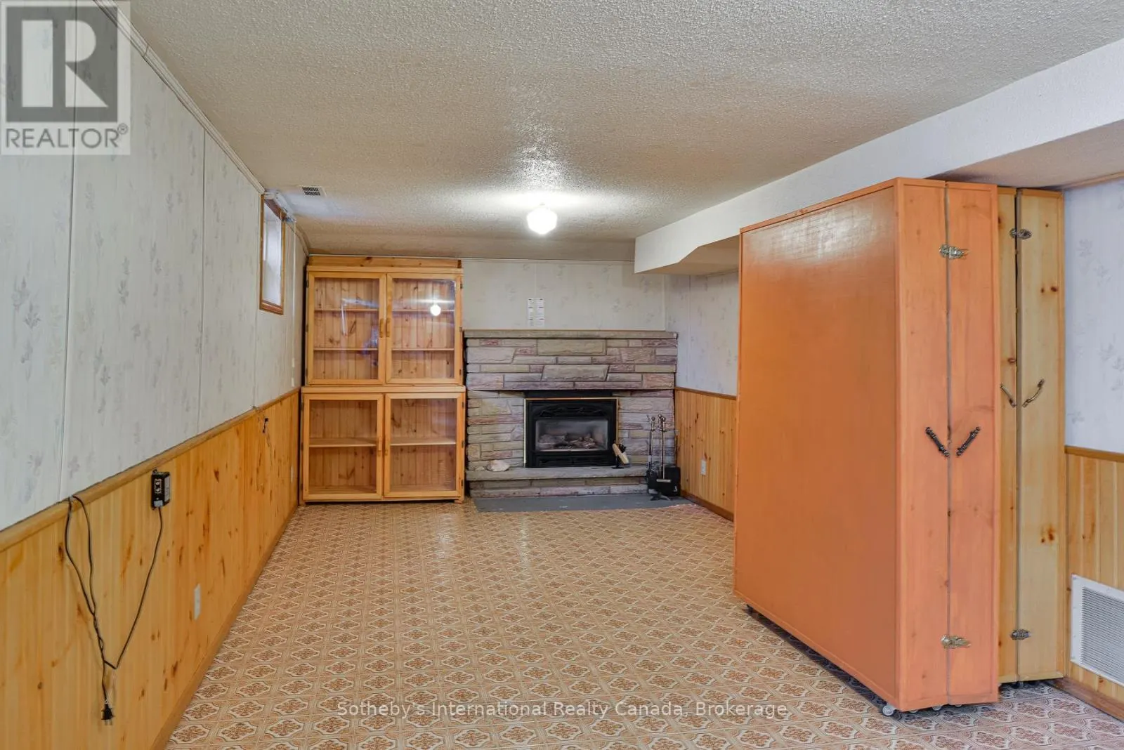 455 FAIRVIEW DRIVE