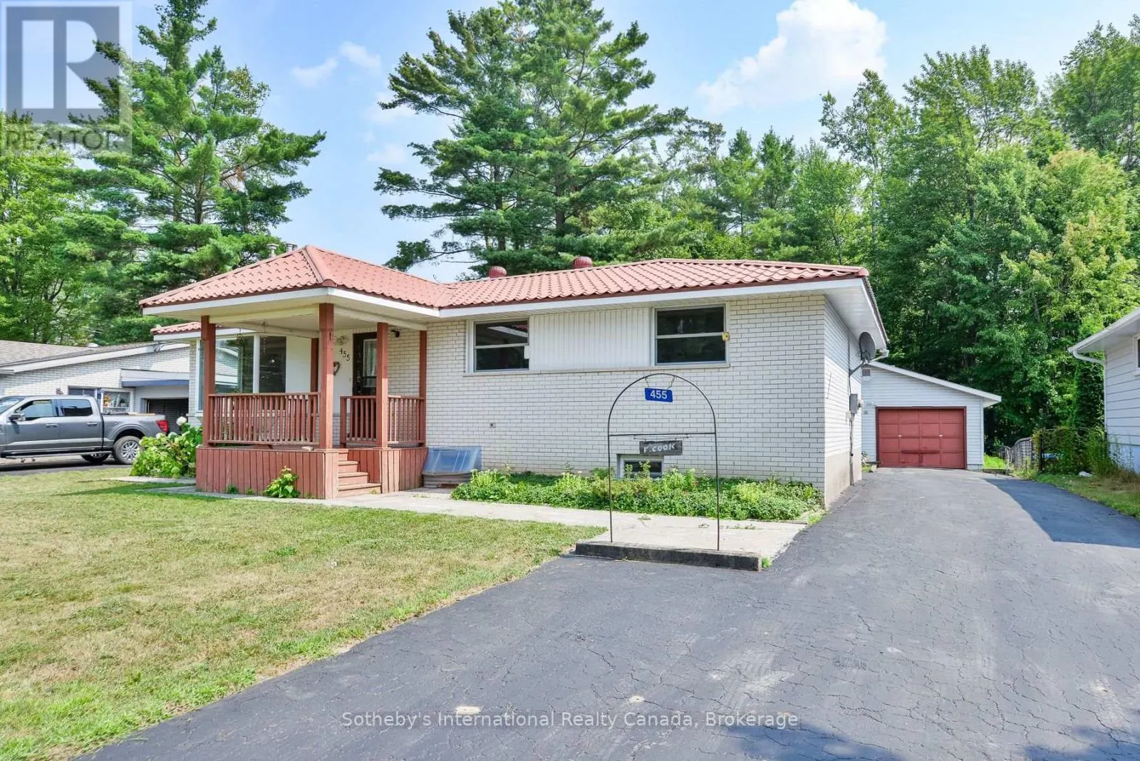 455 FAIRVIEW DRIVE
