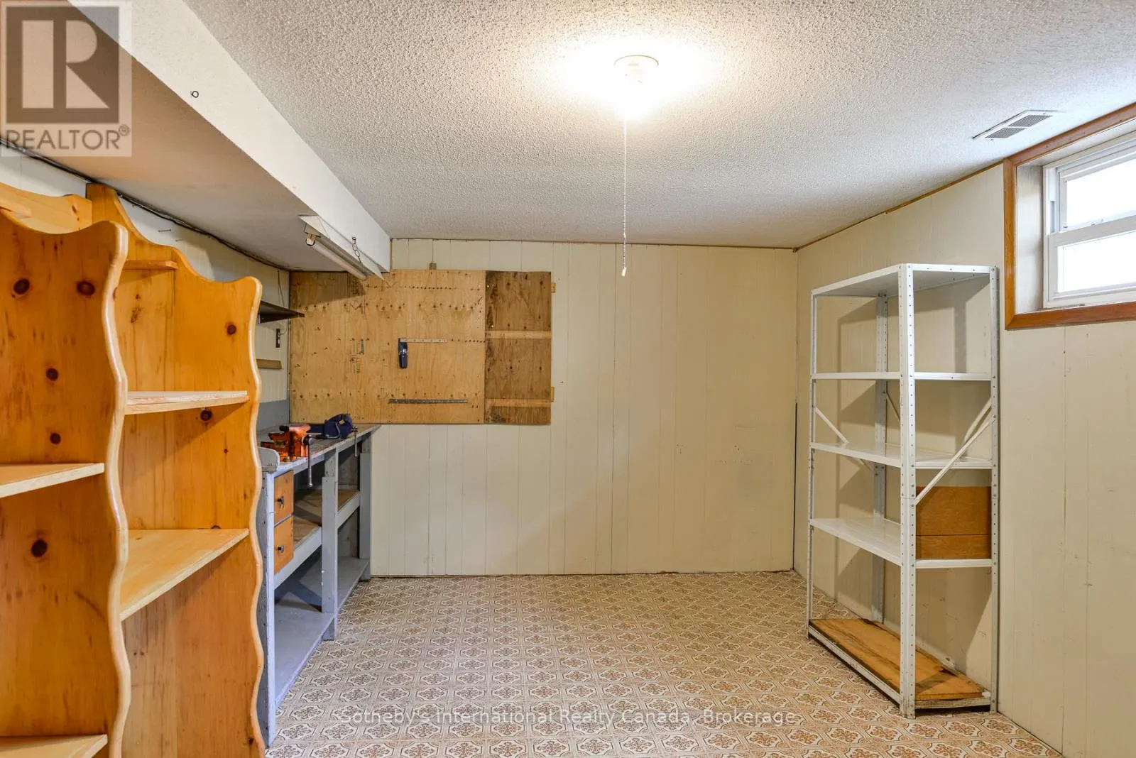 455 FAIRVIEW DRIVE