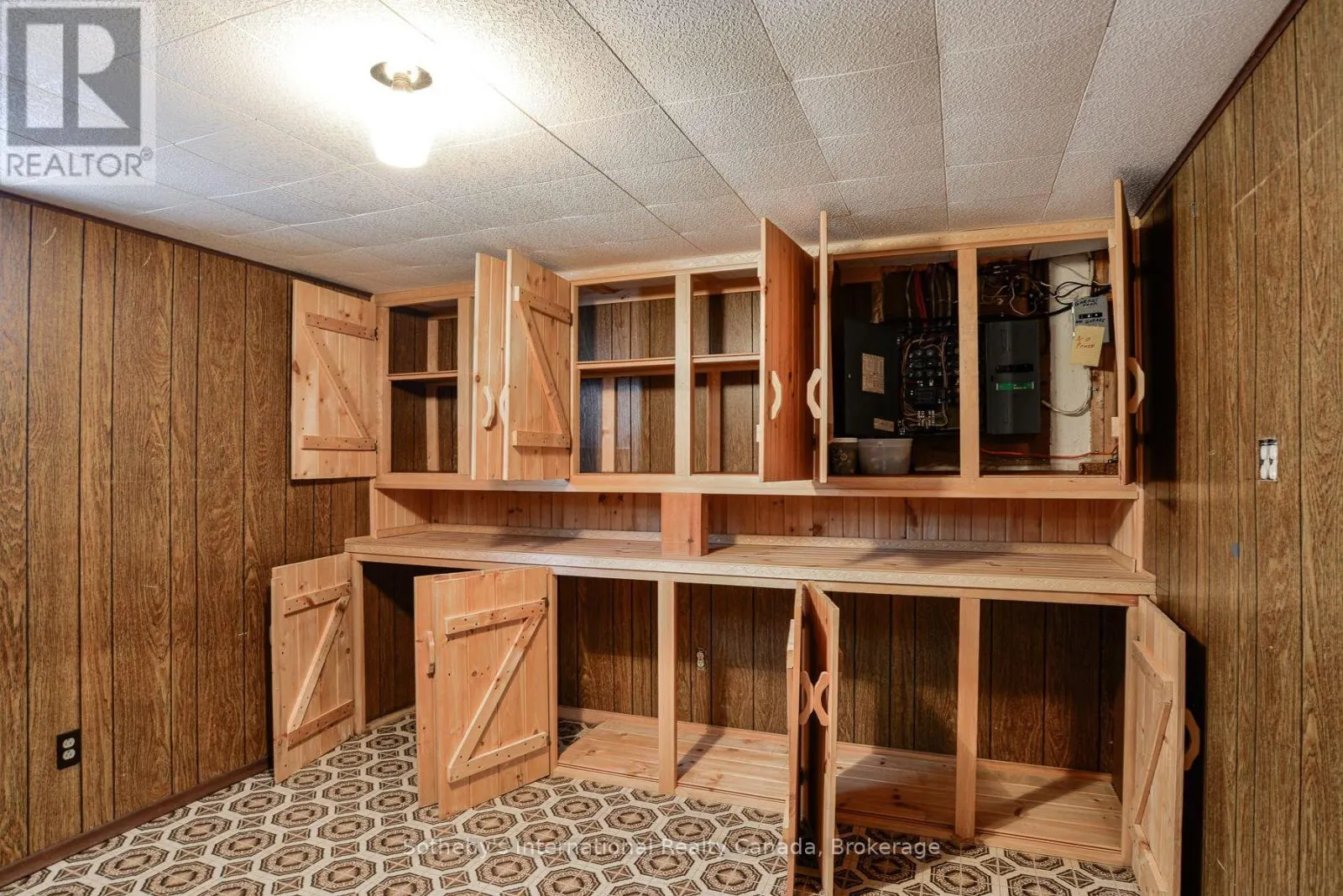 455 FAIRVIEW DRIVE