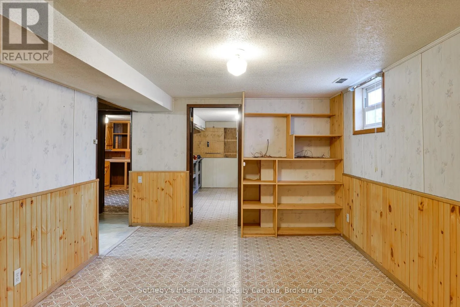 455 FAIRVIEW DRIVE