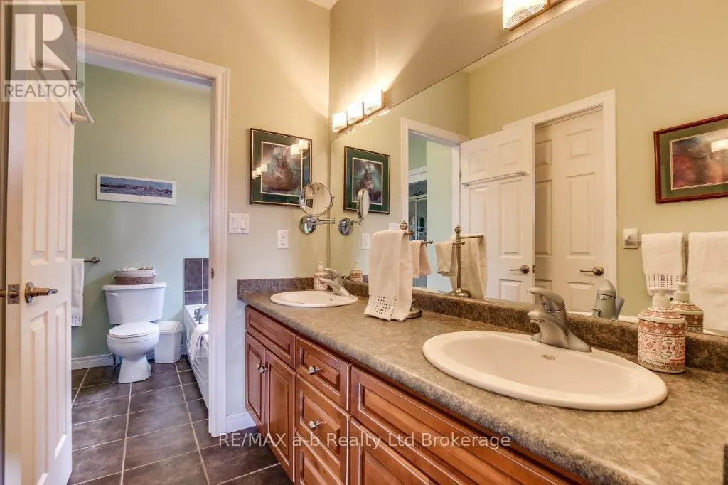 717 GARDEN COURT CRESCENT
