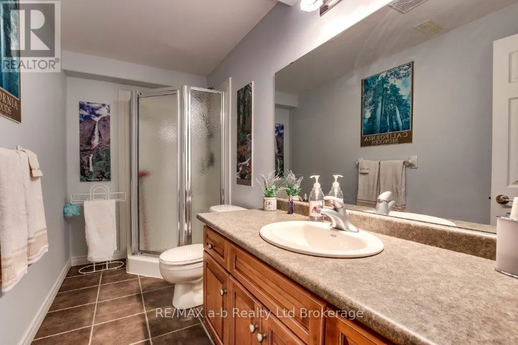 717 GARDEN COURT CRESCENT
