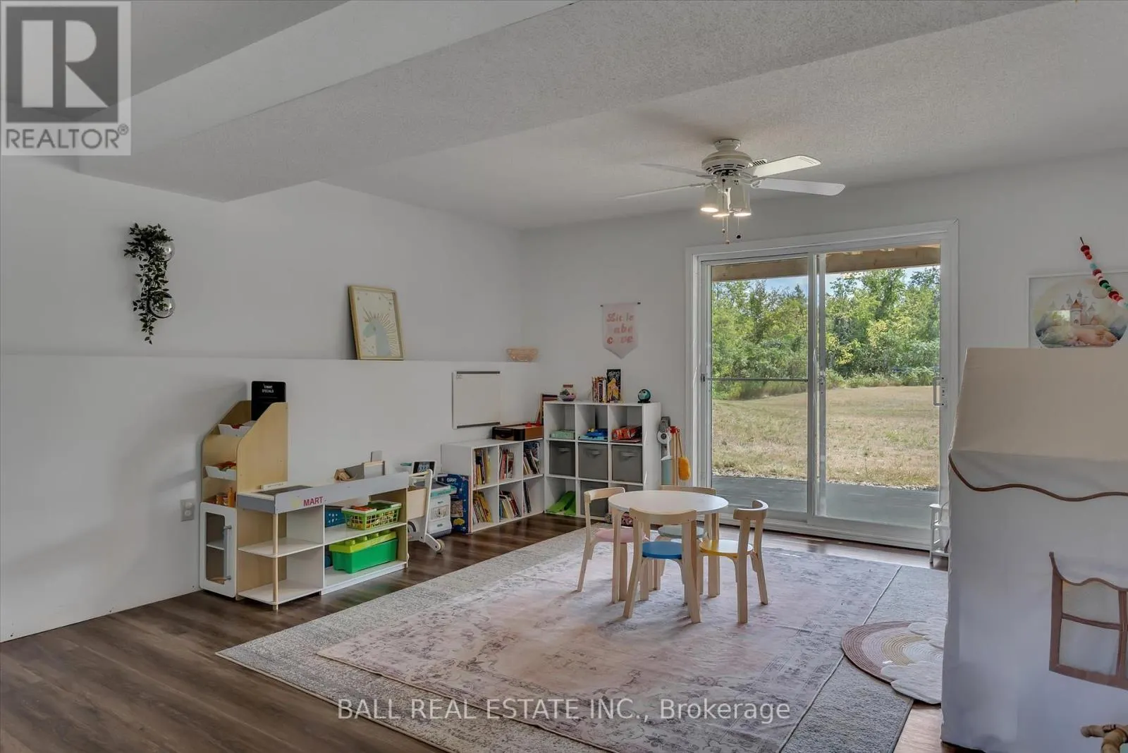 233 LONSBERRY LANE
