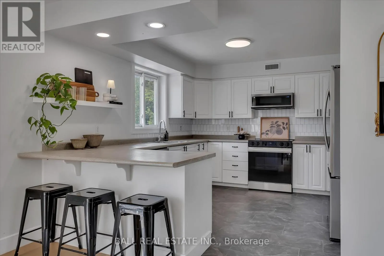 233 LONSBERRY LANE
