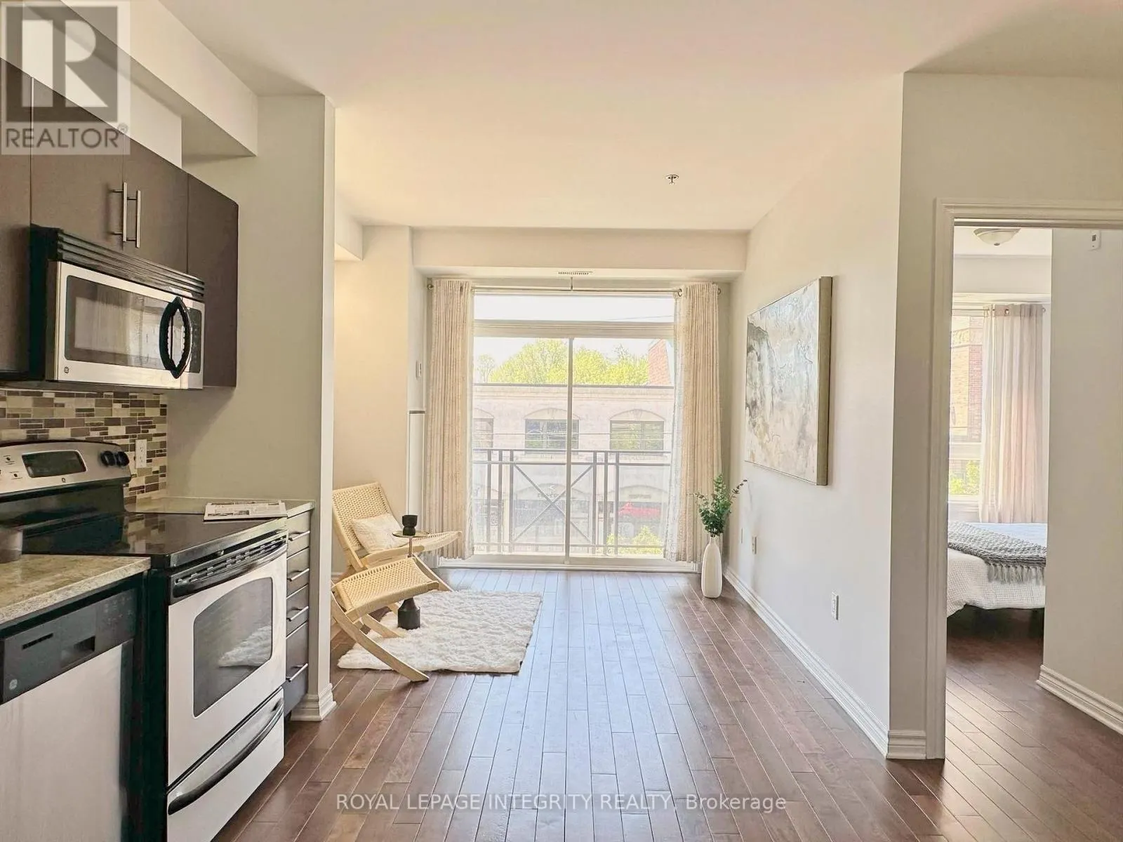 320 - 429 KENT STREET