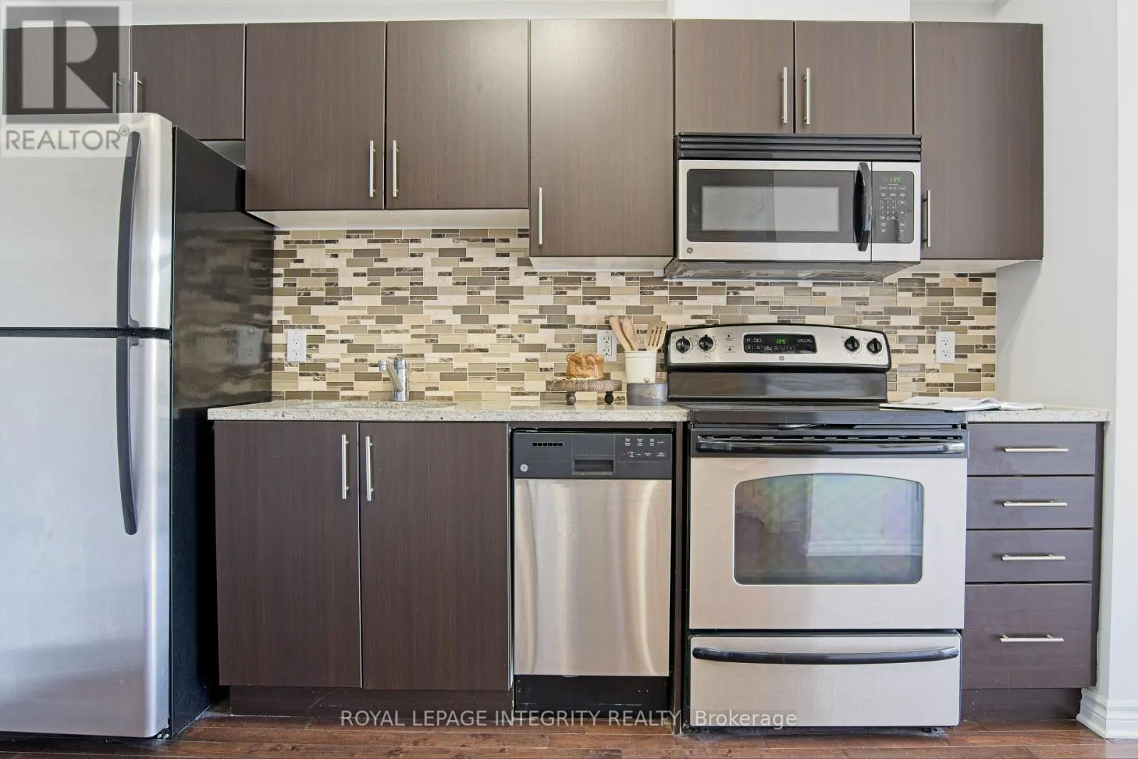 320 - 429 KENT STREET