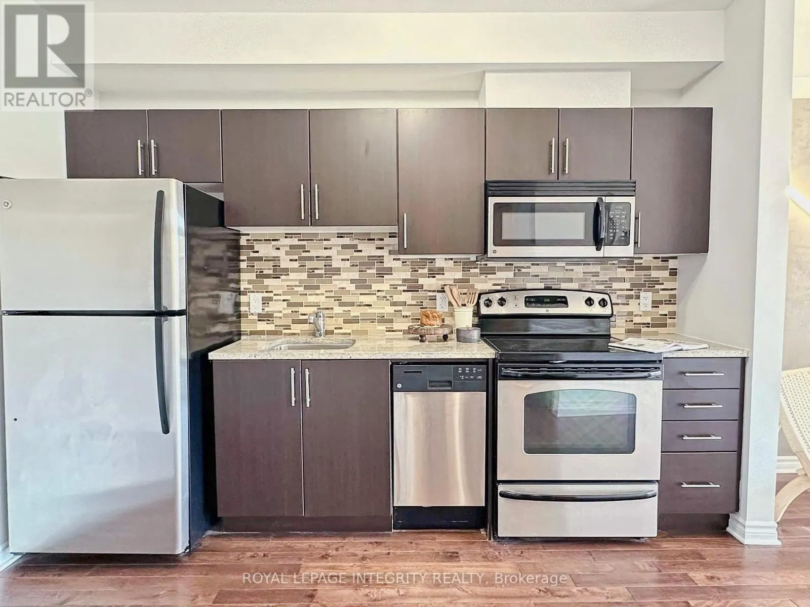 320 - 429 KENT STREET