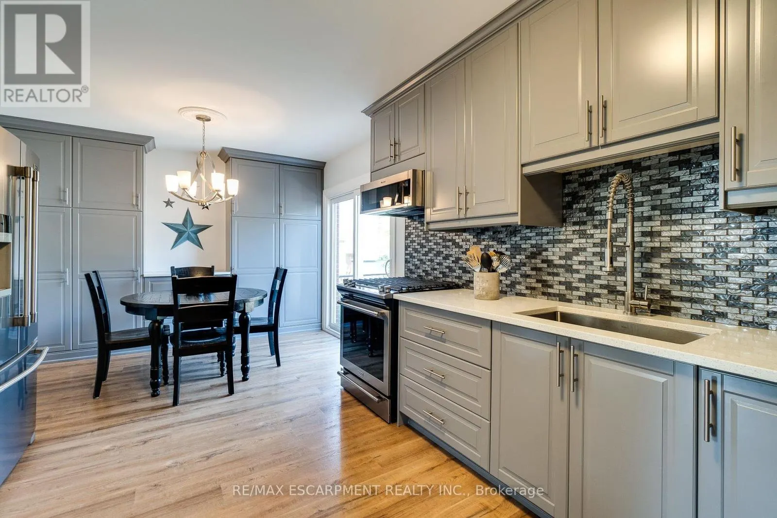 17 RONALDSHAY AVENUE