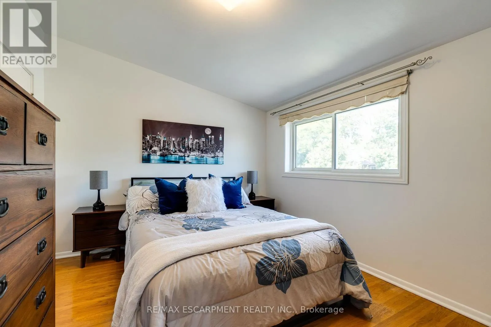 17 RONALDSHAY AVENUE