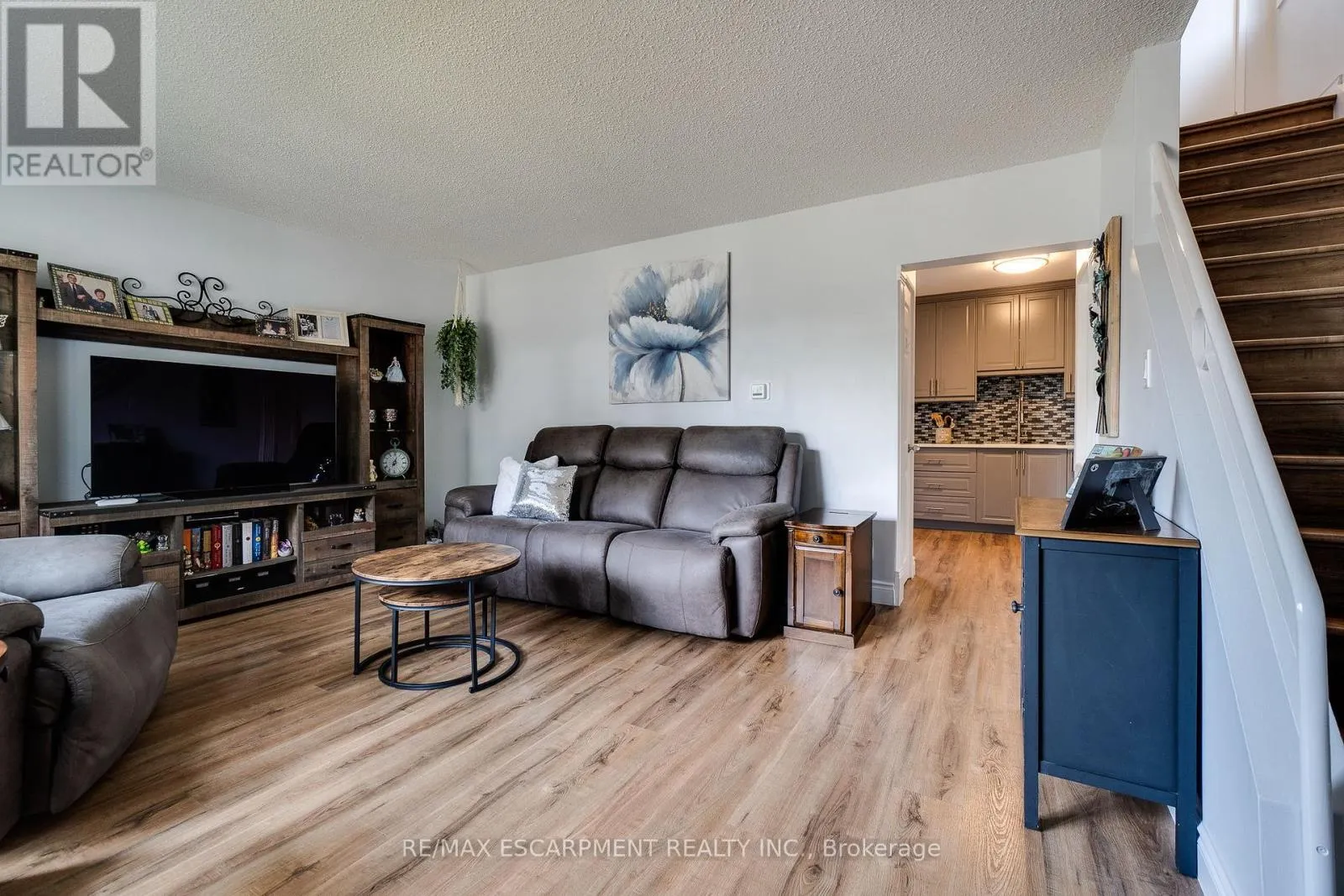 17 RONALDSHAY AVENUE