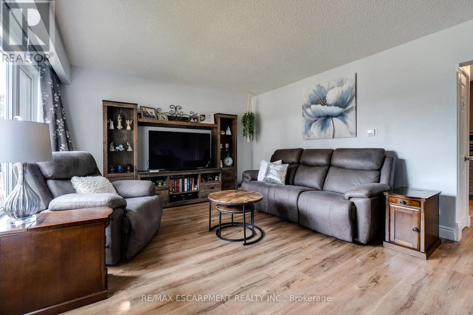 17 RONALDSHAY AVENUE
