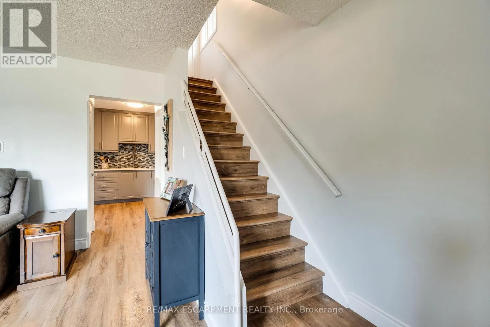 17 RONALDSHAY AVENUE