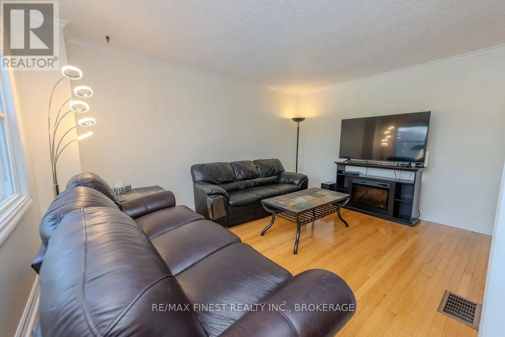1106 WINTERGREEN CRESCENT