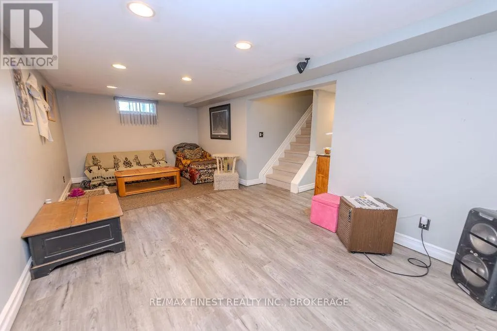 1106 WINTERGREEN CRESCENT