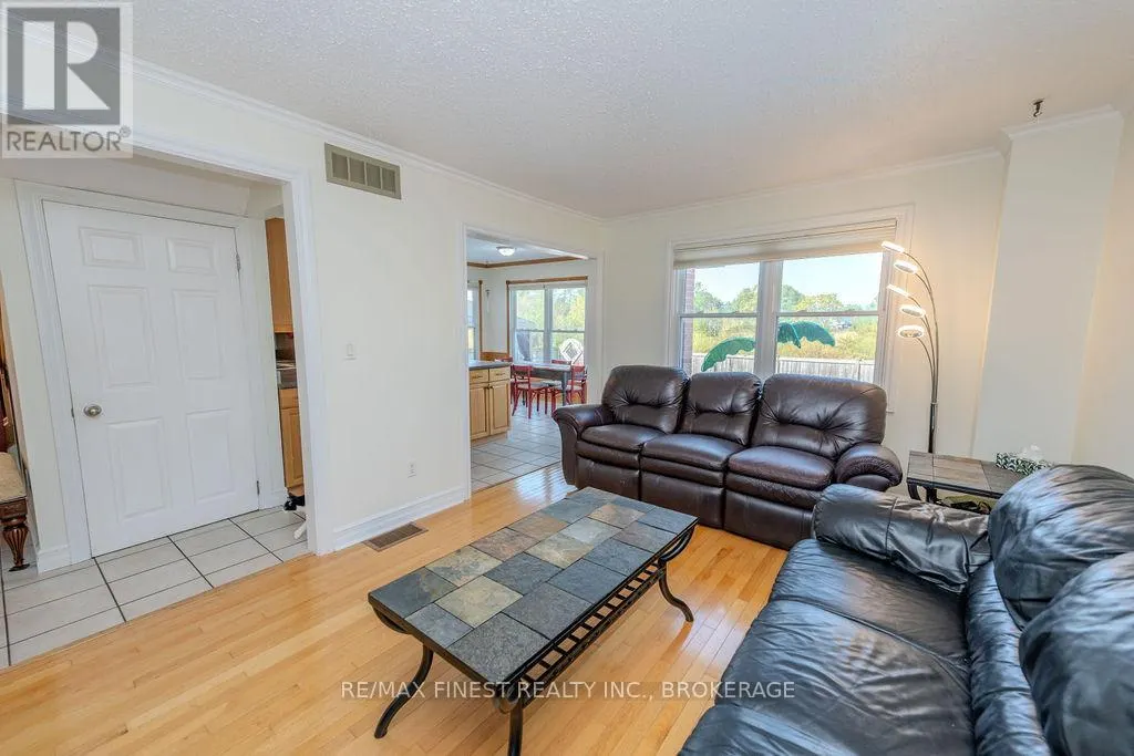 1106 WINTERGREEN CRESCENT