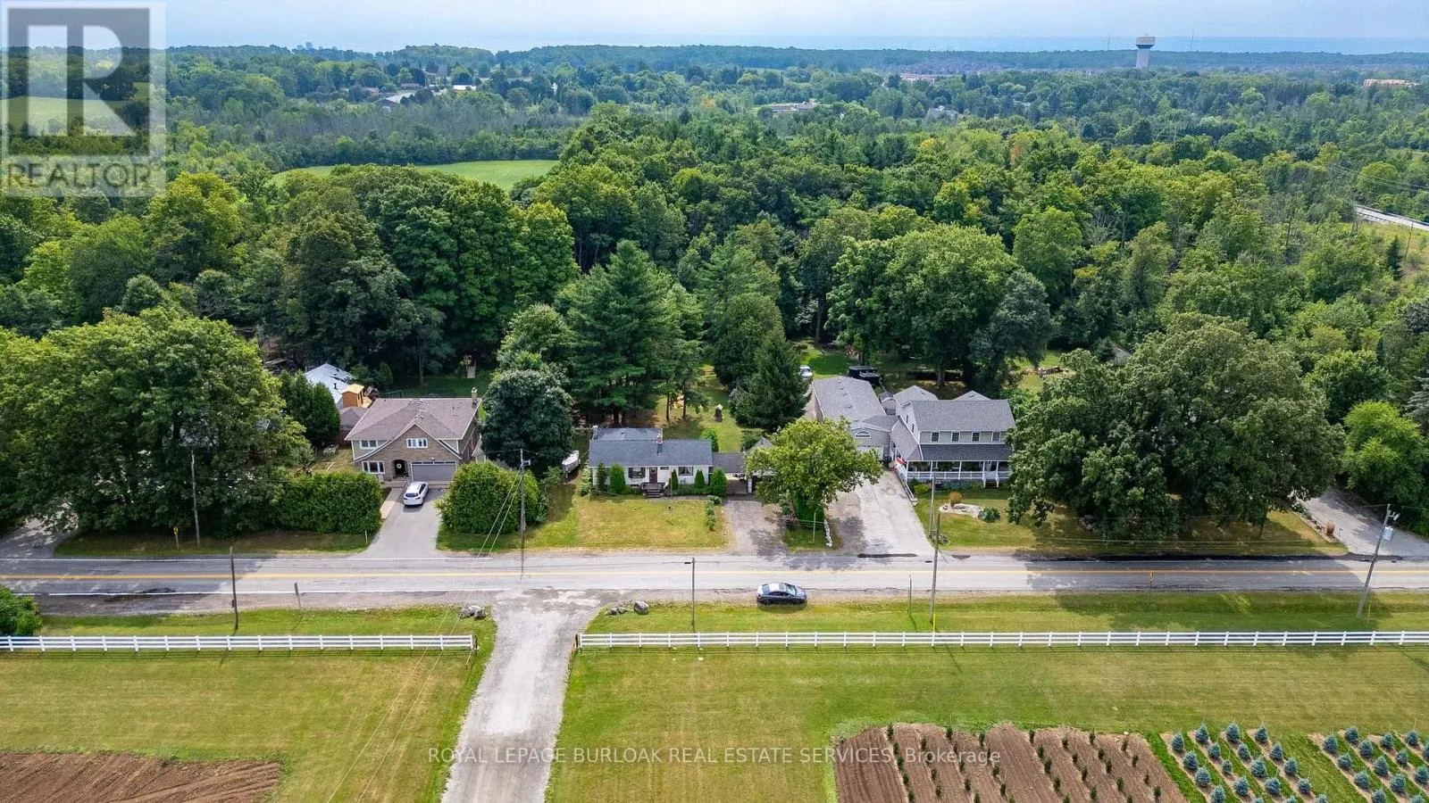 572 PARKSIDE DRIVE