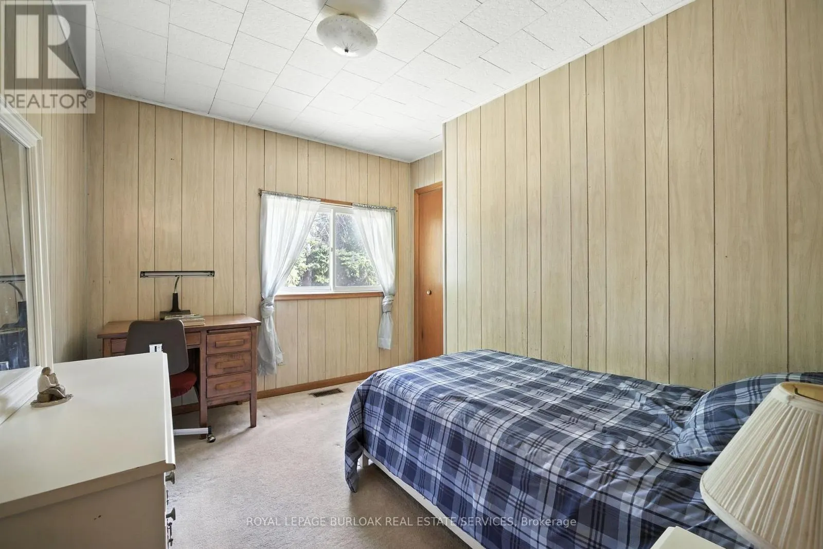 572 PARKSIDE DRIVE