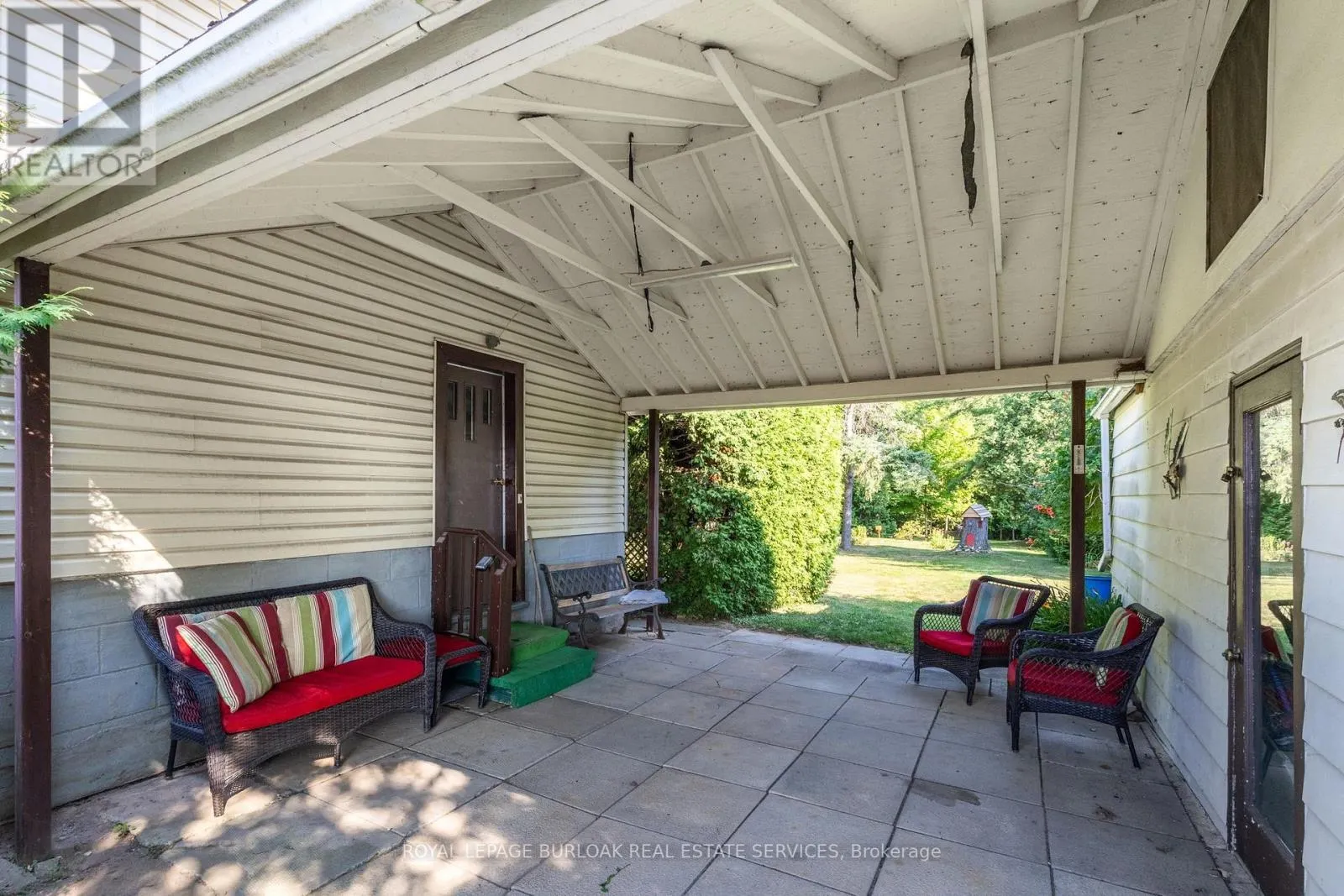 572 PARKSIDE DRIVE