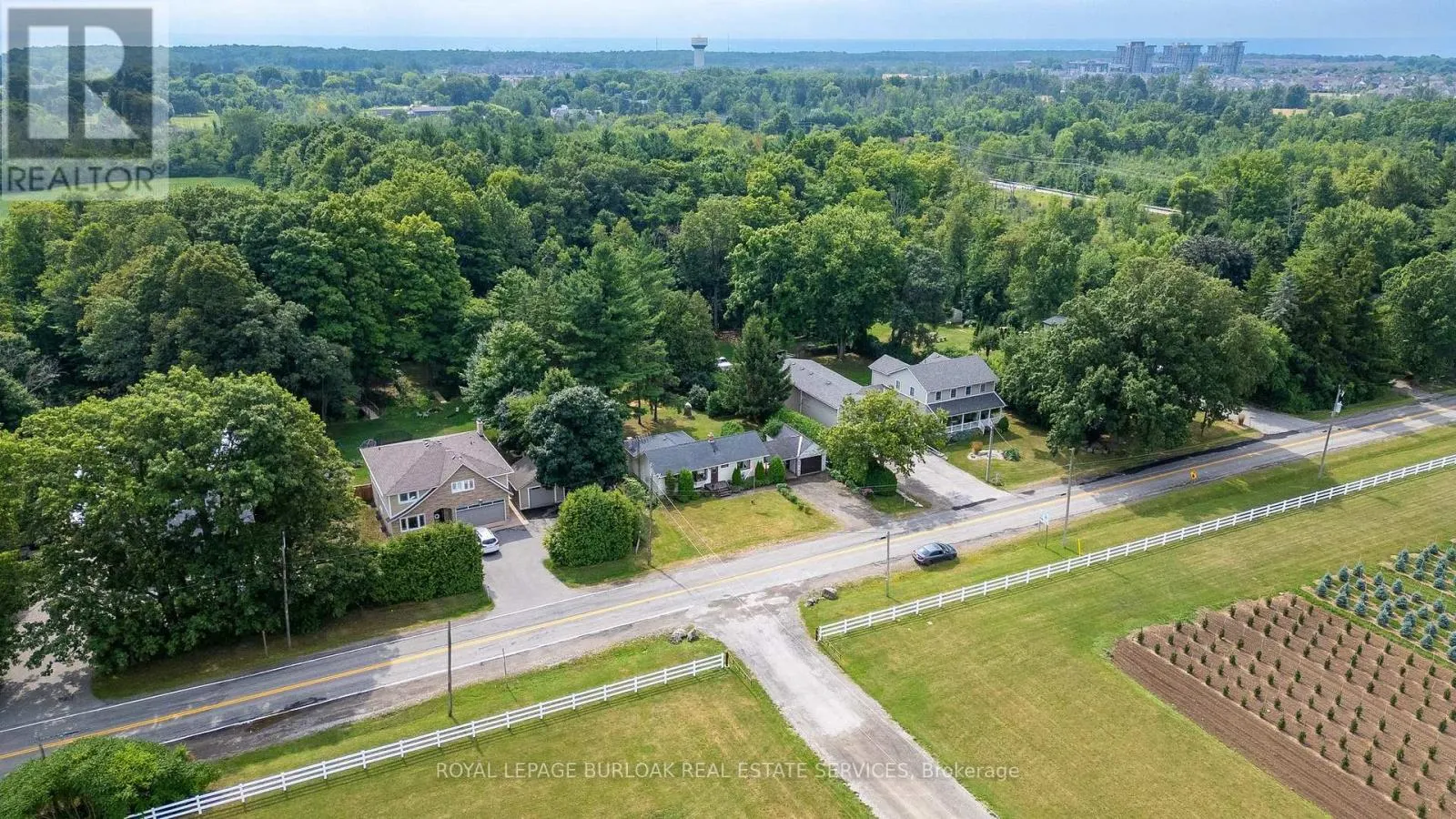 572 PARKSIDE DRIVE