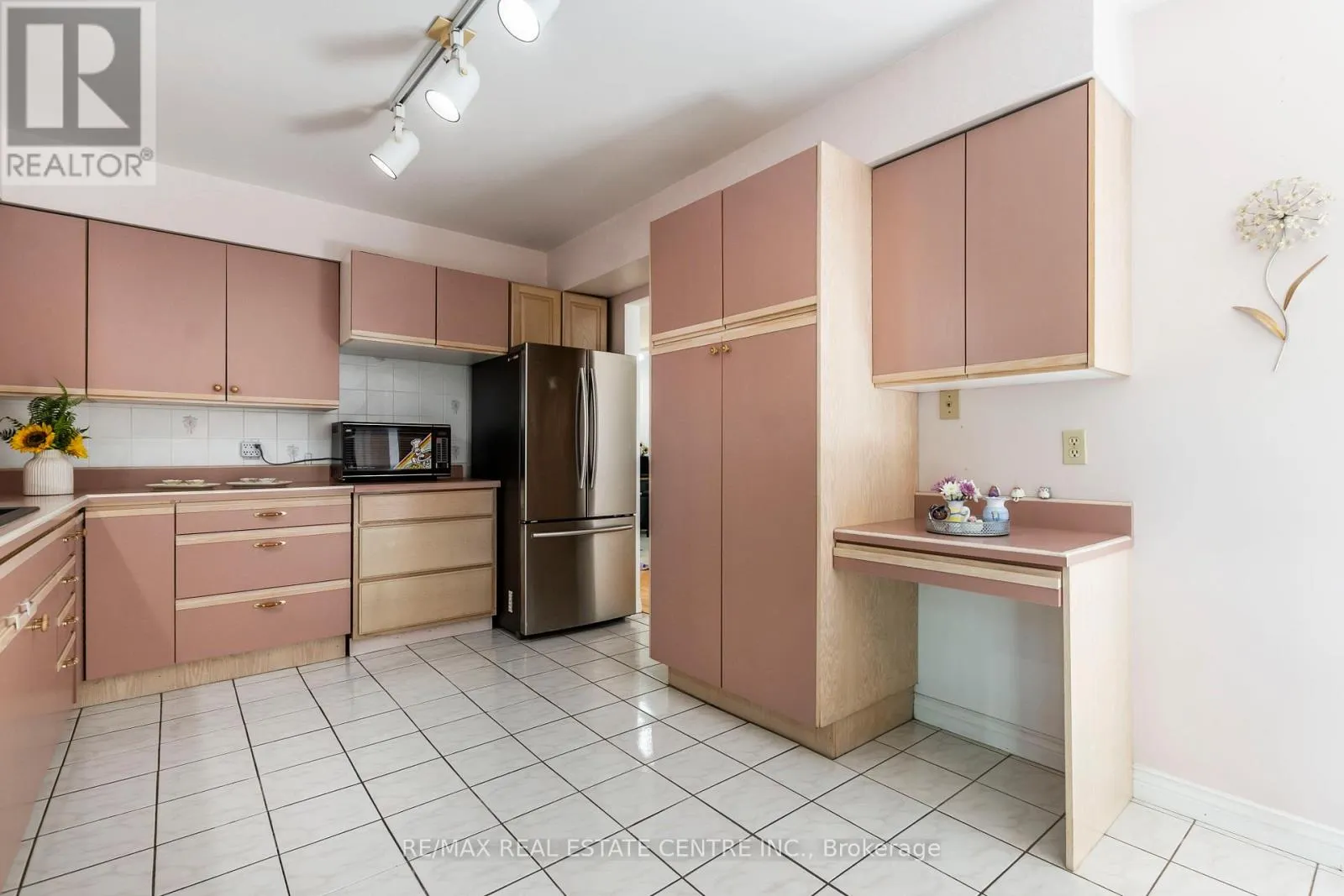1241 ROSE STREET