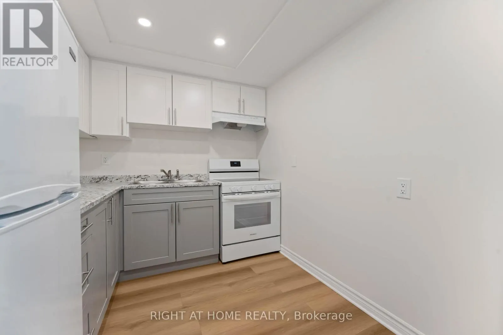 302 - 555 BRITTANY DRIVE