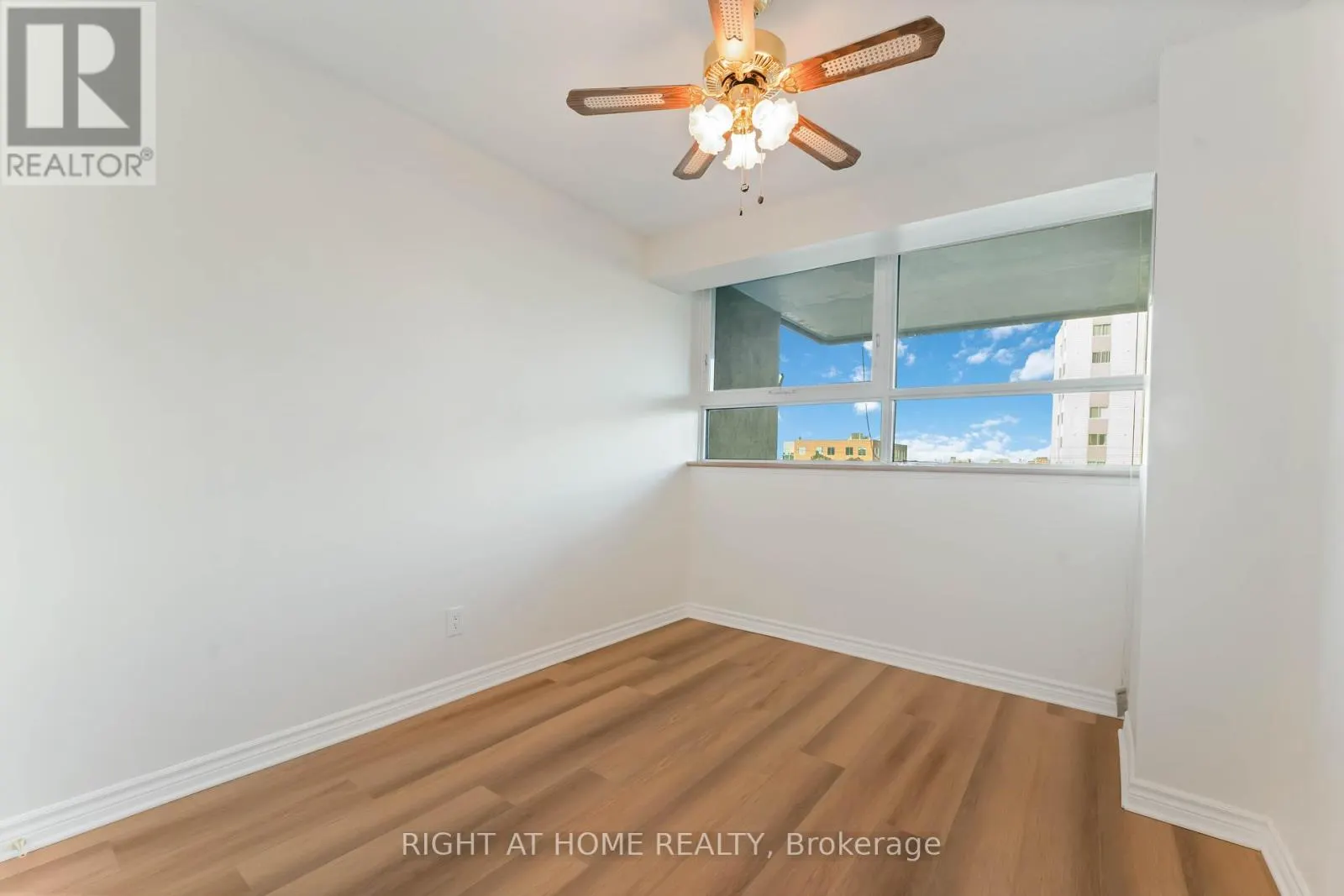 302 - 555 BRITTANY DRIVE