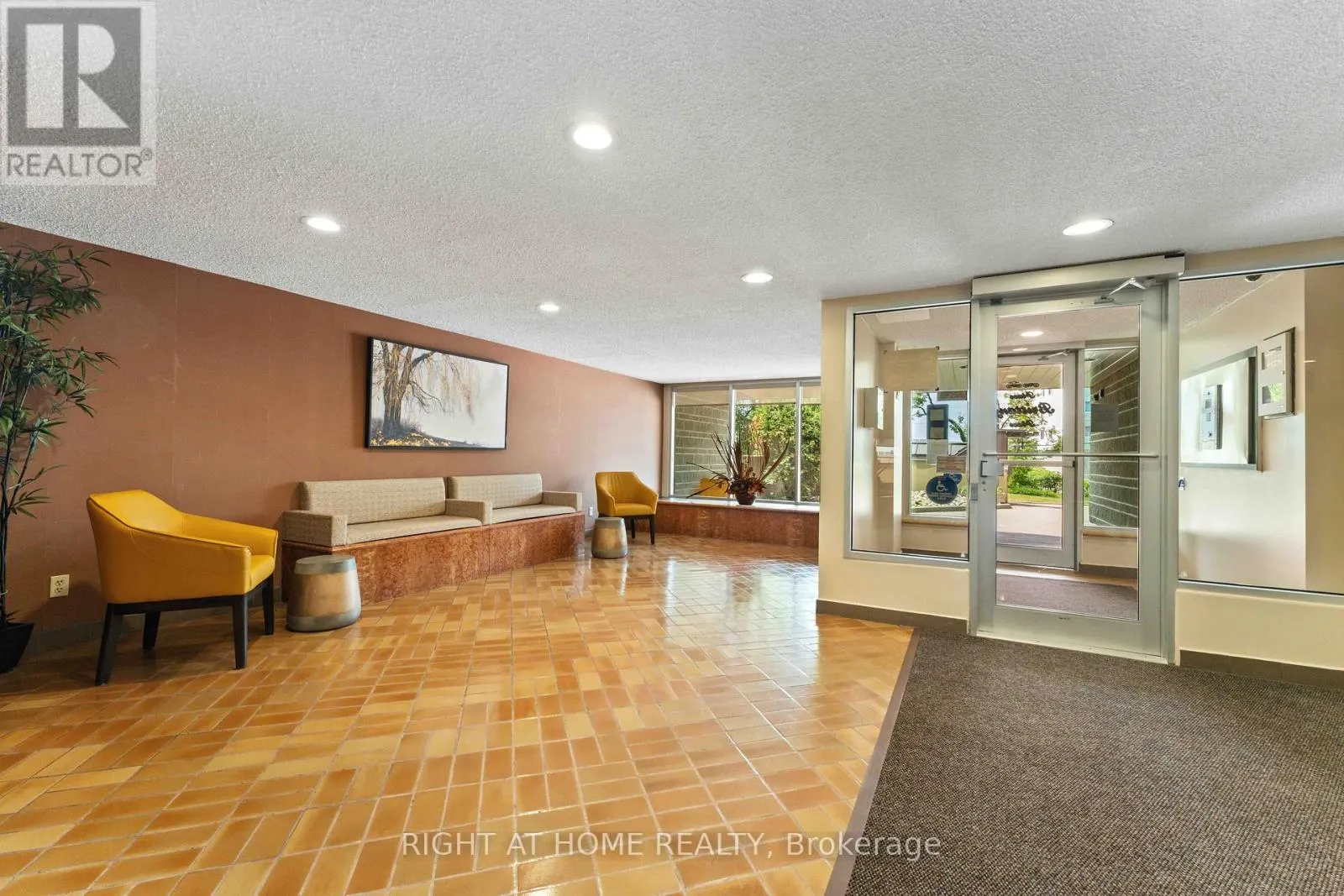 302 - 555 BRITTANY DRIVE