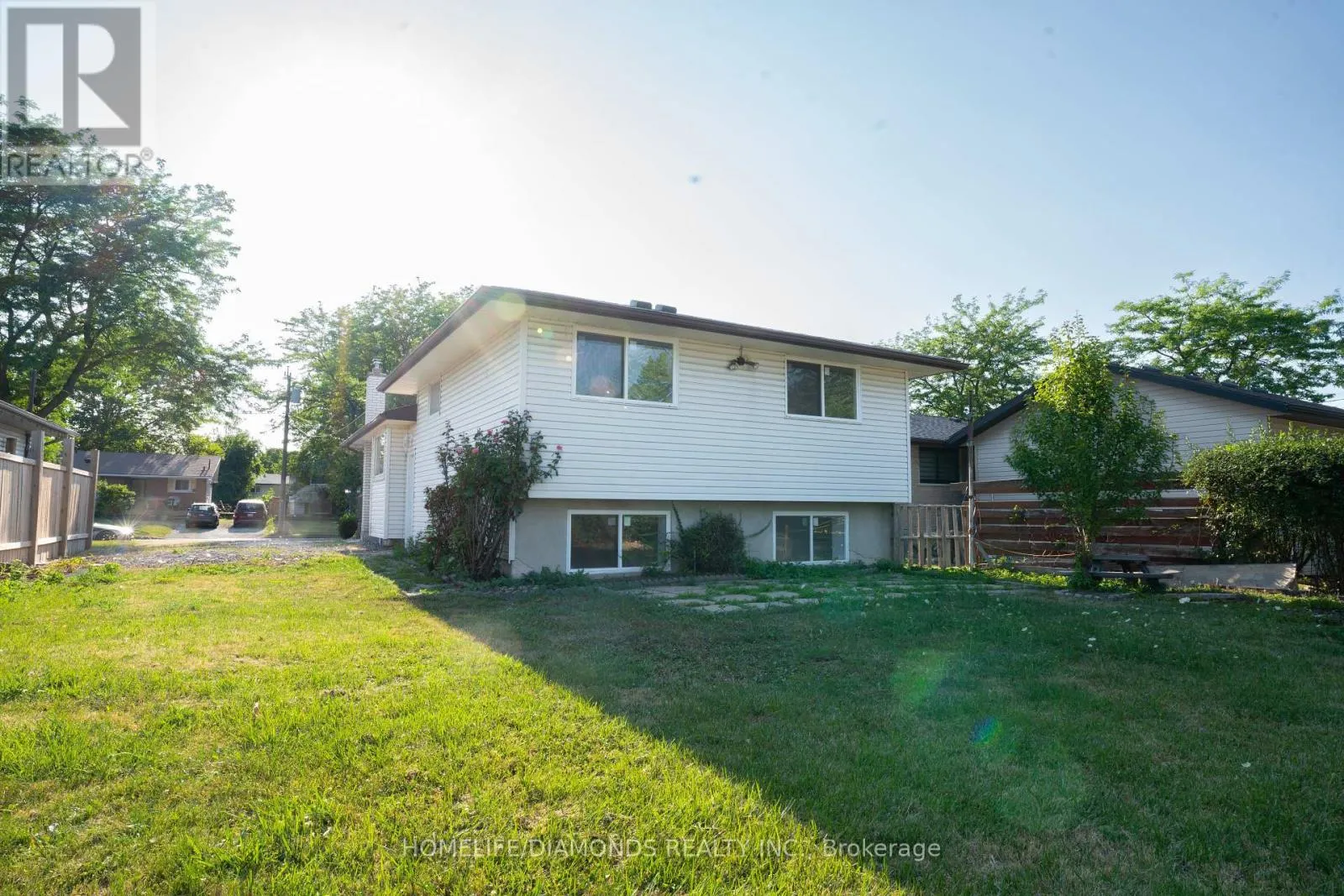 8 HUNTLEY CRESCENT