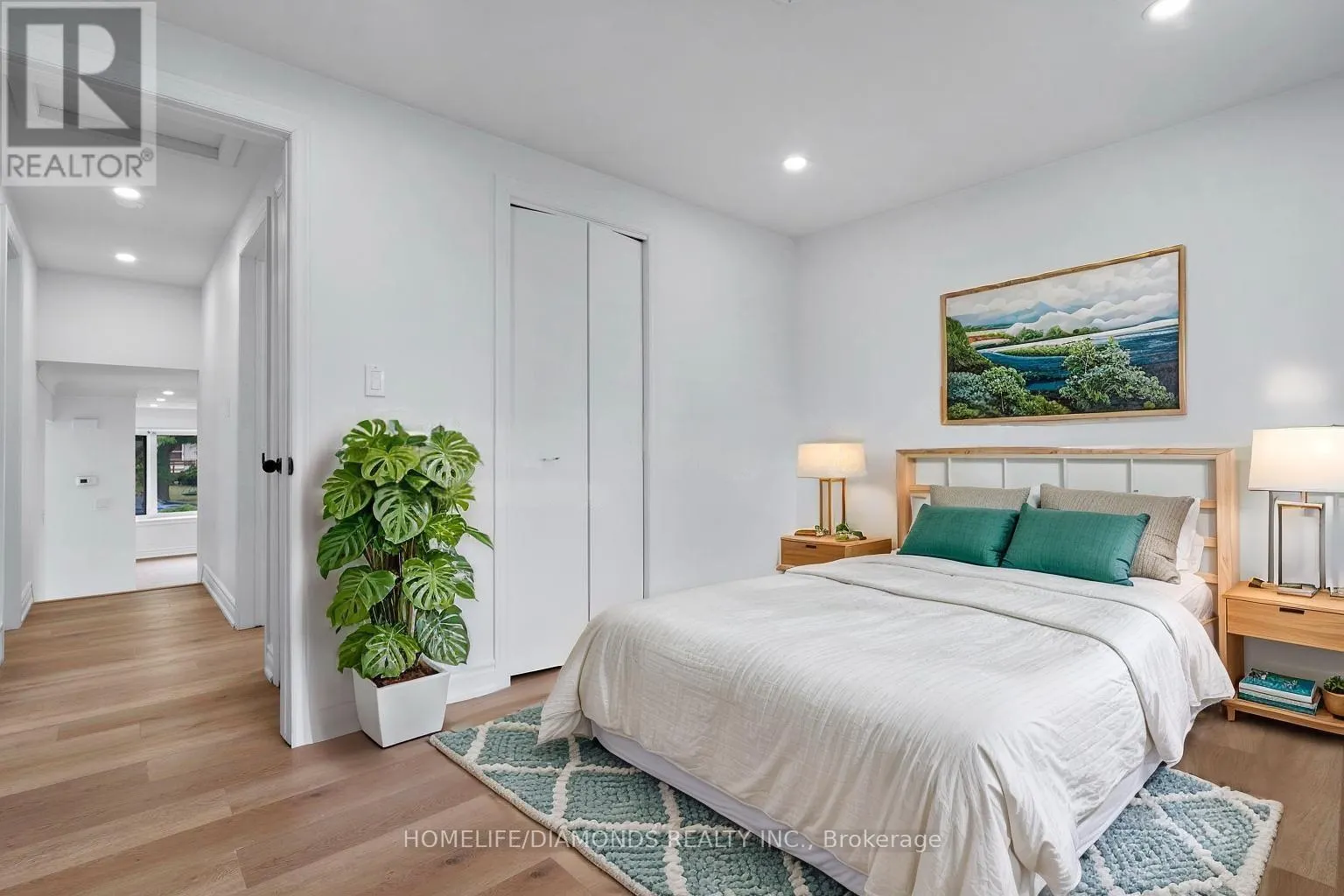8 HUNTLEY CRESCENT