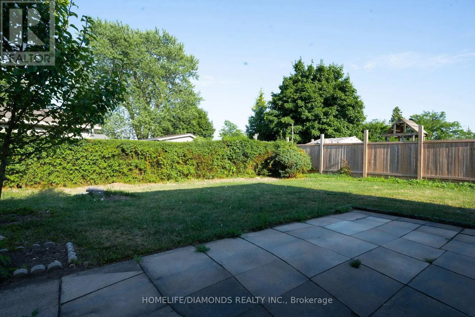 8 HUNTLEY CRESCENT