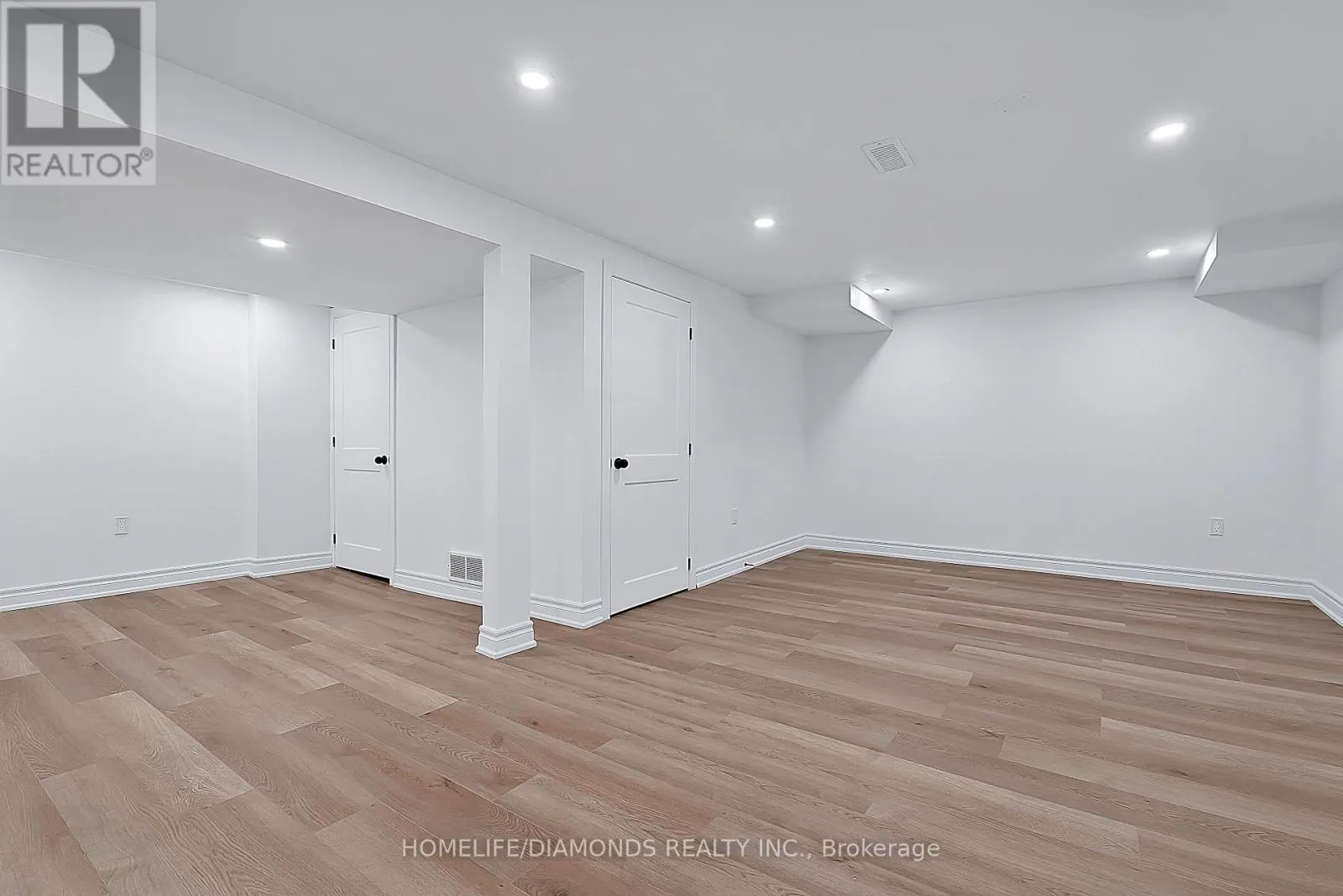 8 HUNTLEY CRESCENT