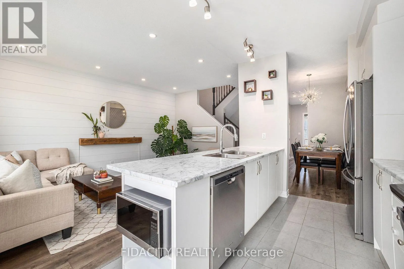 241 BANDELIER WAY