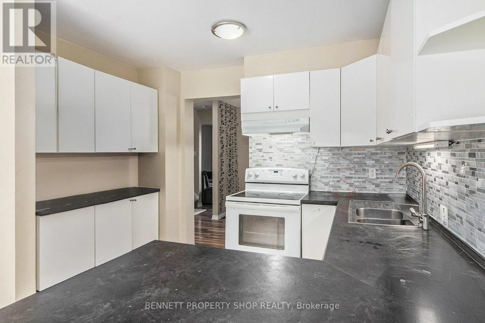 15 - 840 CAHILL DRIVE W
