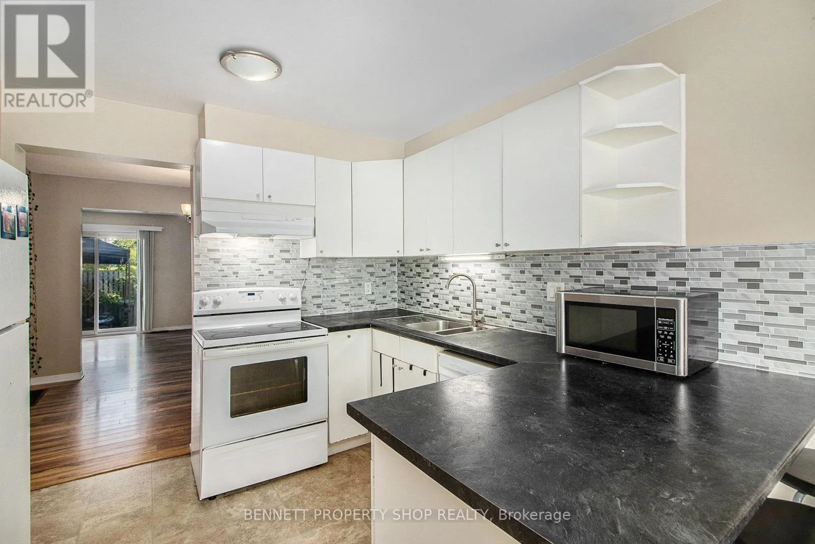 15 - 840 CAHILL DRIVE W