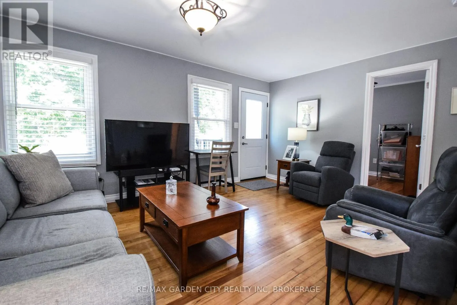 105 MCARTHUR AVENUE