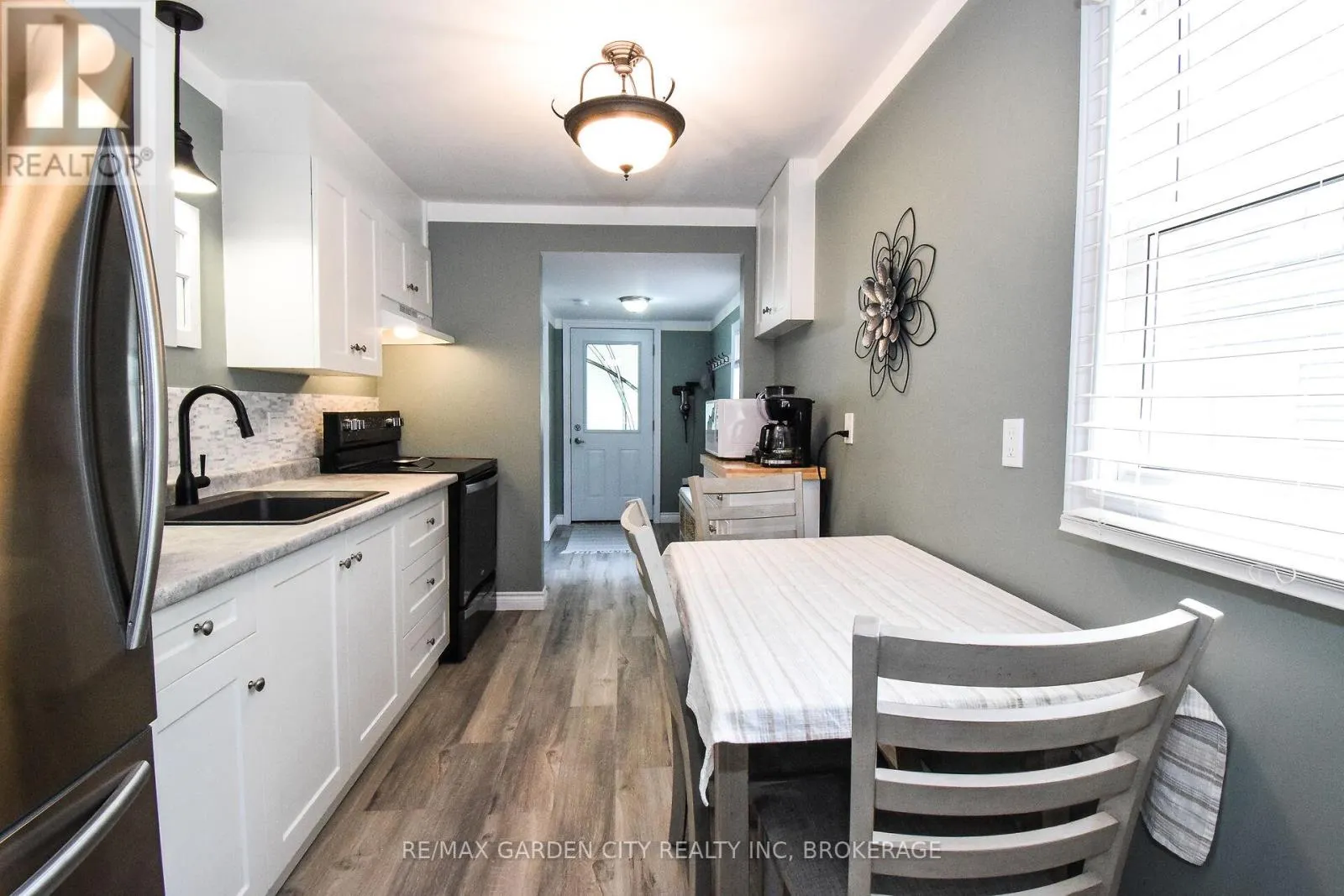 105 MCARTHUR AVENUE
