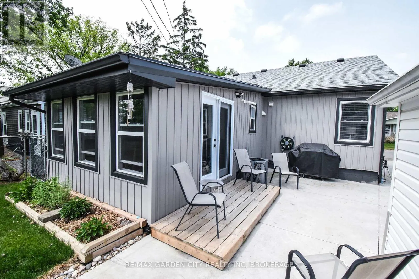 105 MCARTHUR AVENUE