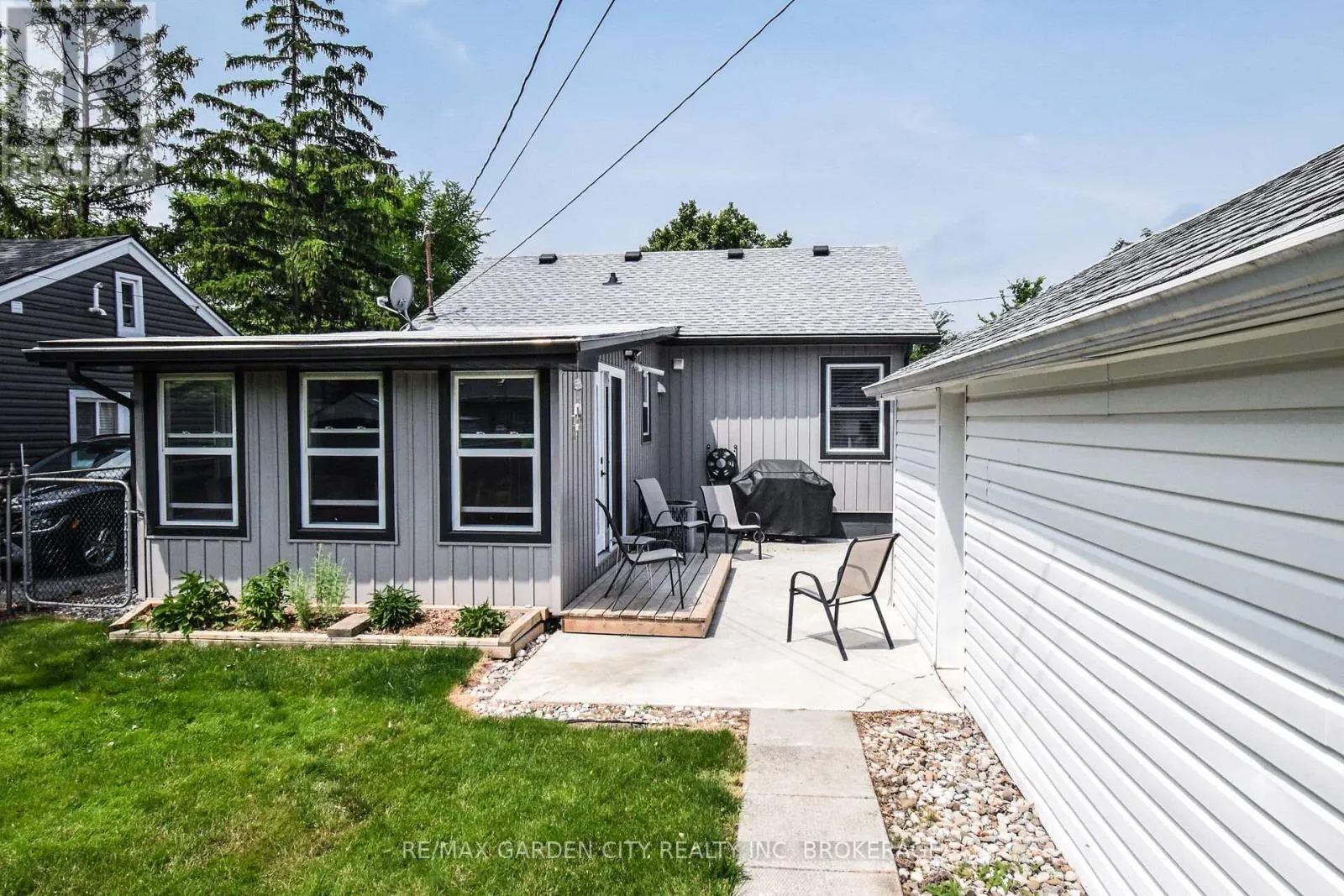 105 MCARTHUR AVENUE