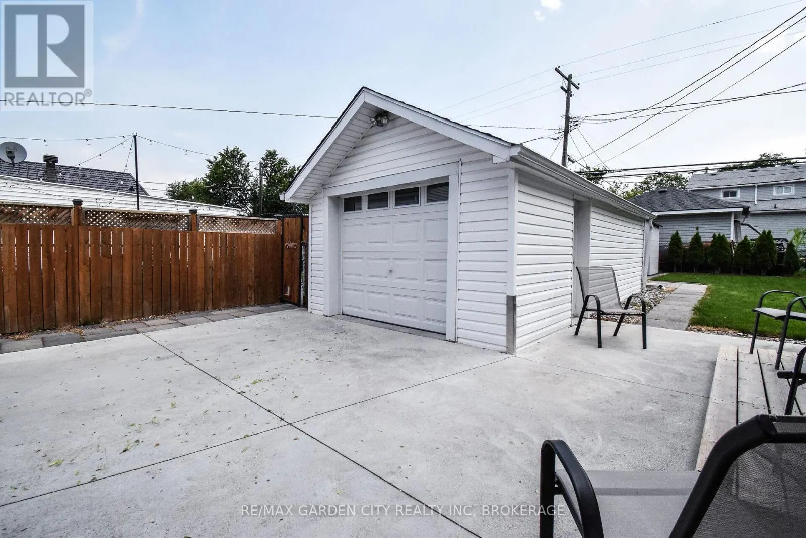 105 MCARTHUR AVENUE