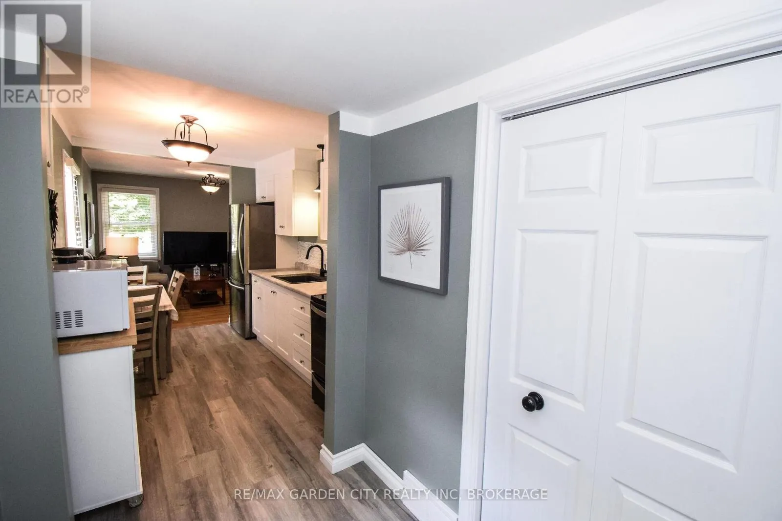 105 MCARTHUR AVENUE
