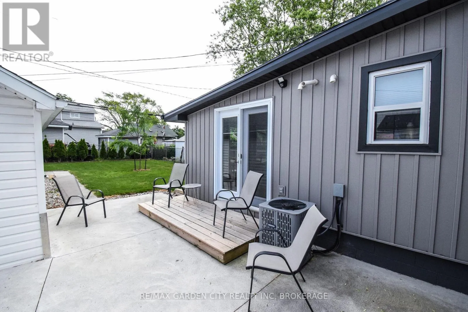 105 MCARTHUR AVENUE