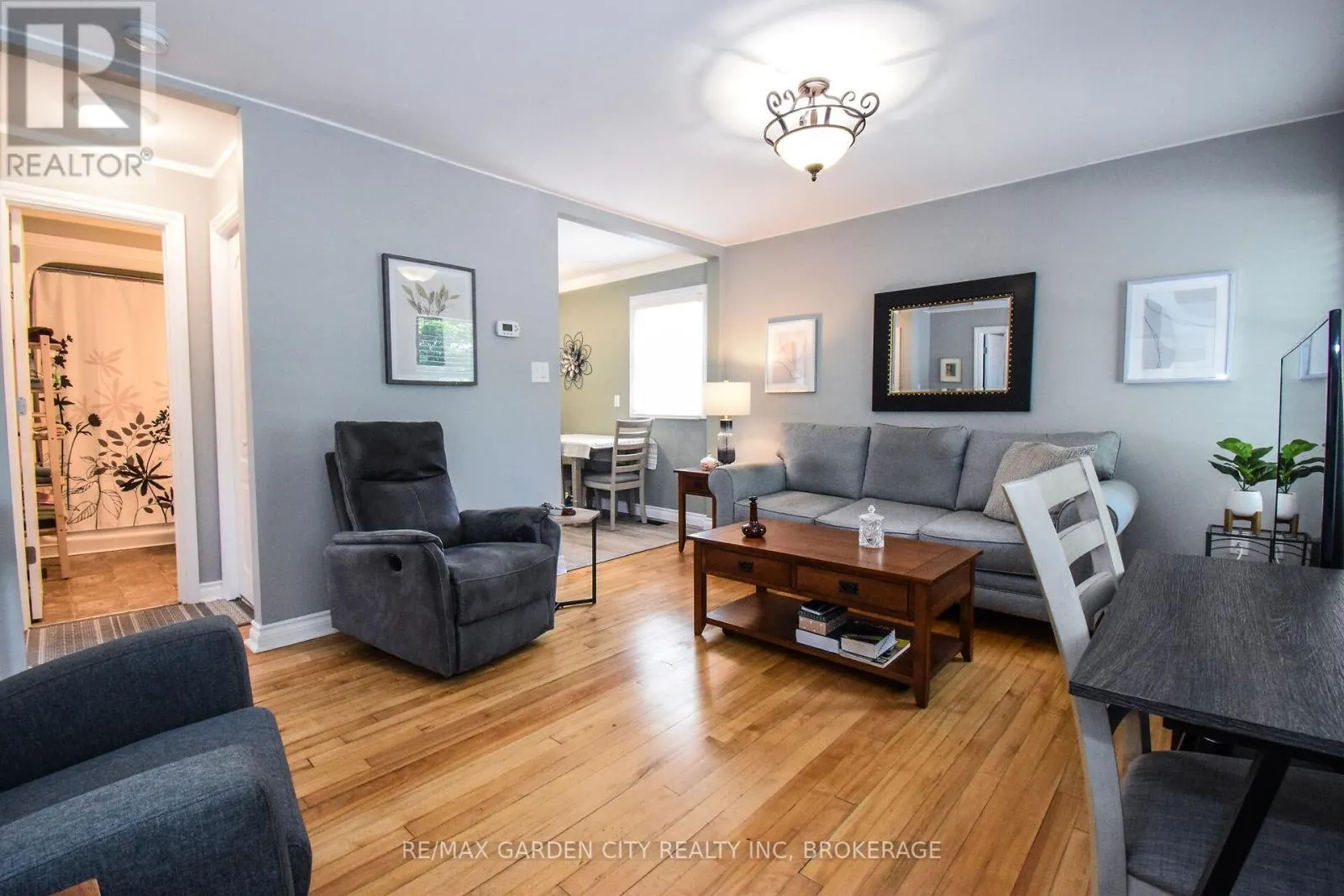 105 MCARTHUR AVENUE