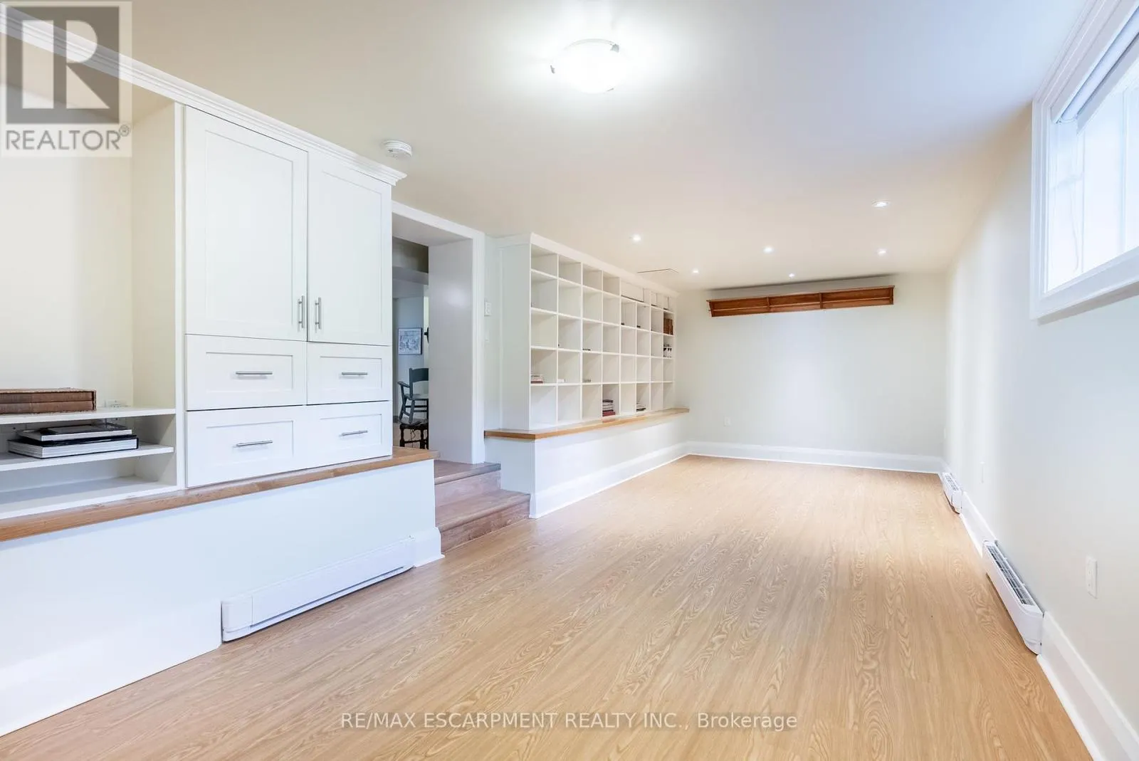 158 DALEWOOD CRESCENT